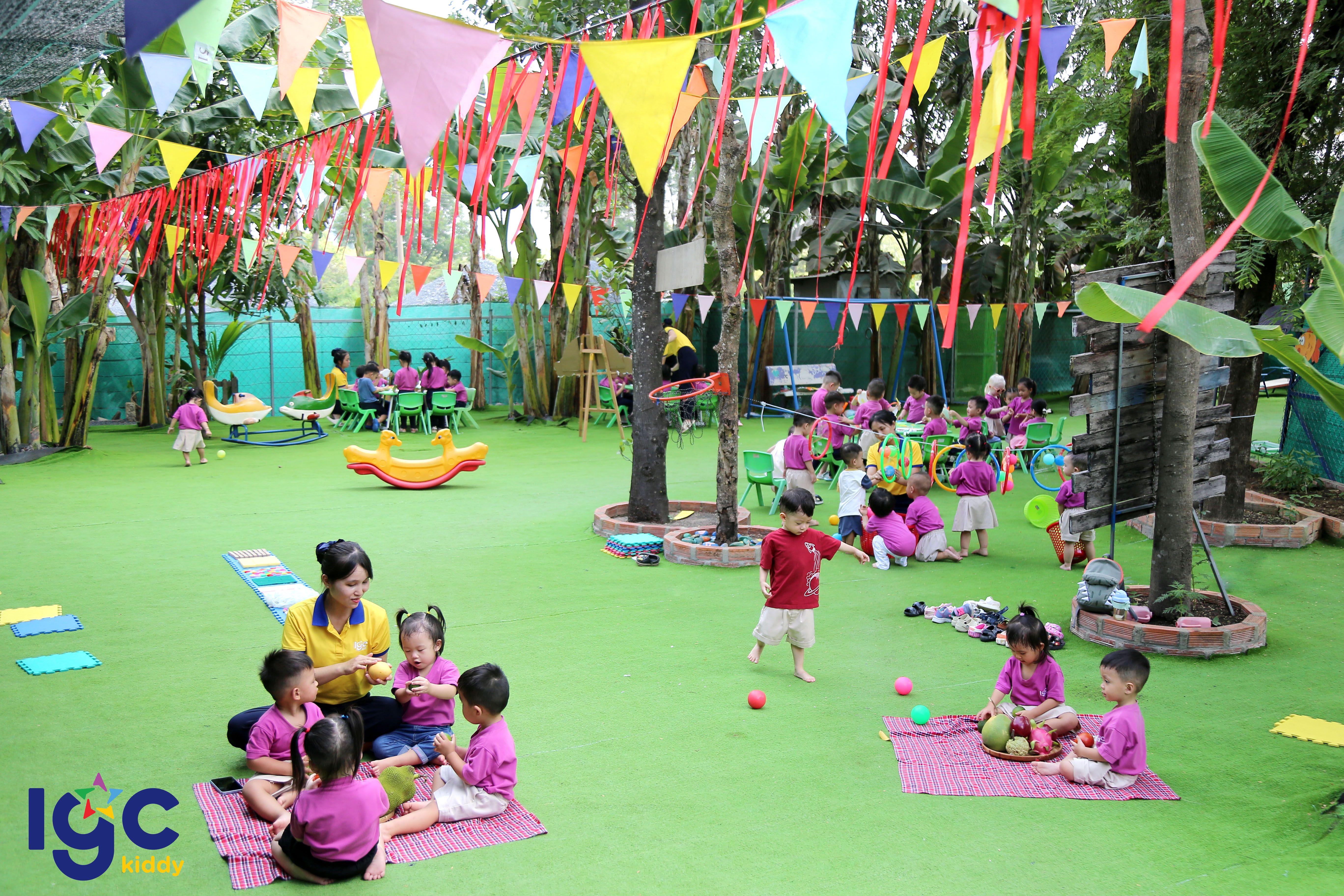 KHÁM PHÁ XÚC GIÁC CÙNG BÉ YÊU