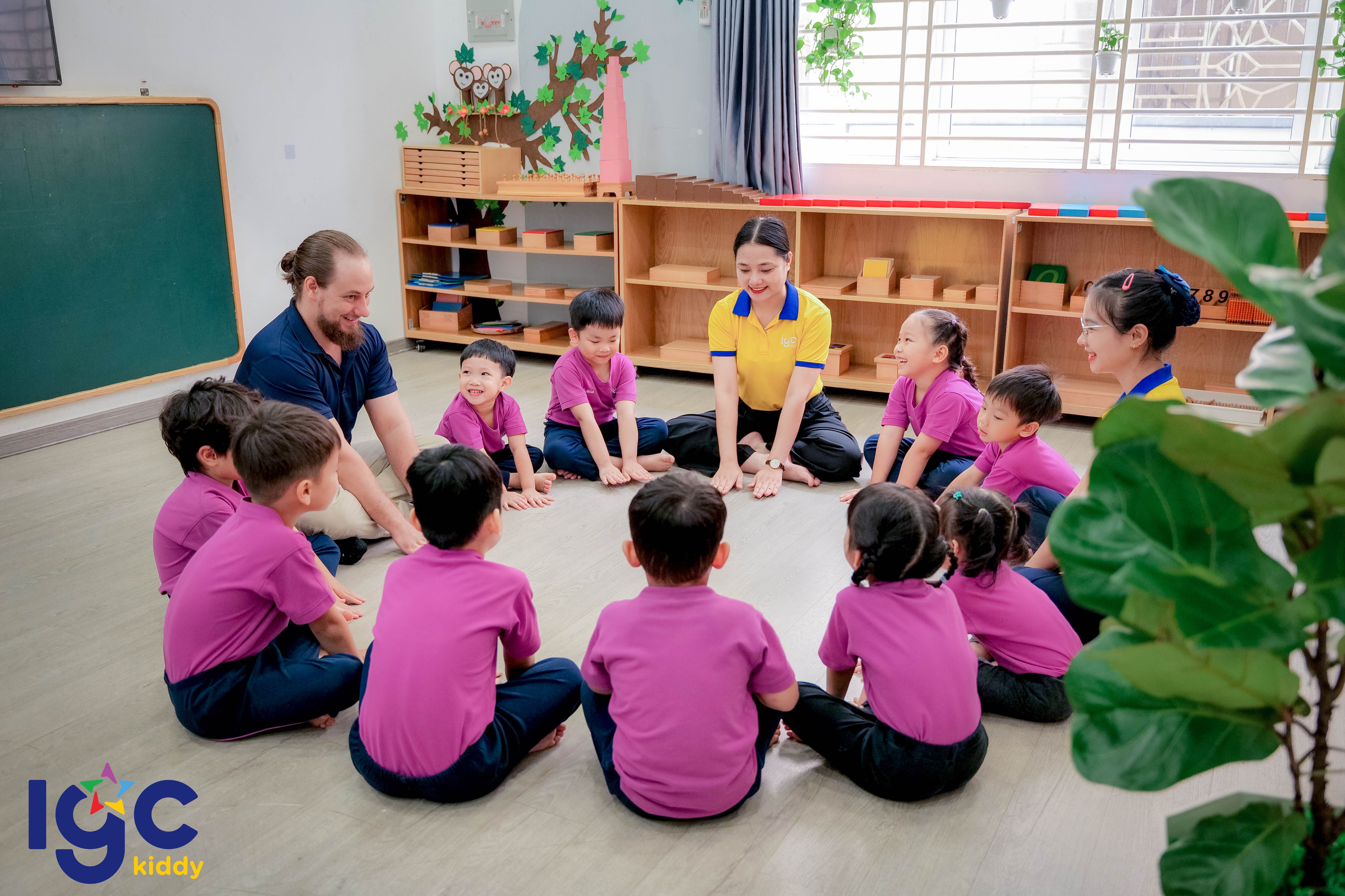 KHÁM PHÁ NHỮNG ĐIỀU ĐẶC BIỆT TRONG LỚP HỌC MONTESSORI