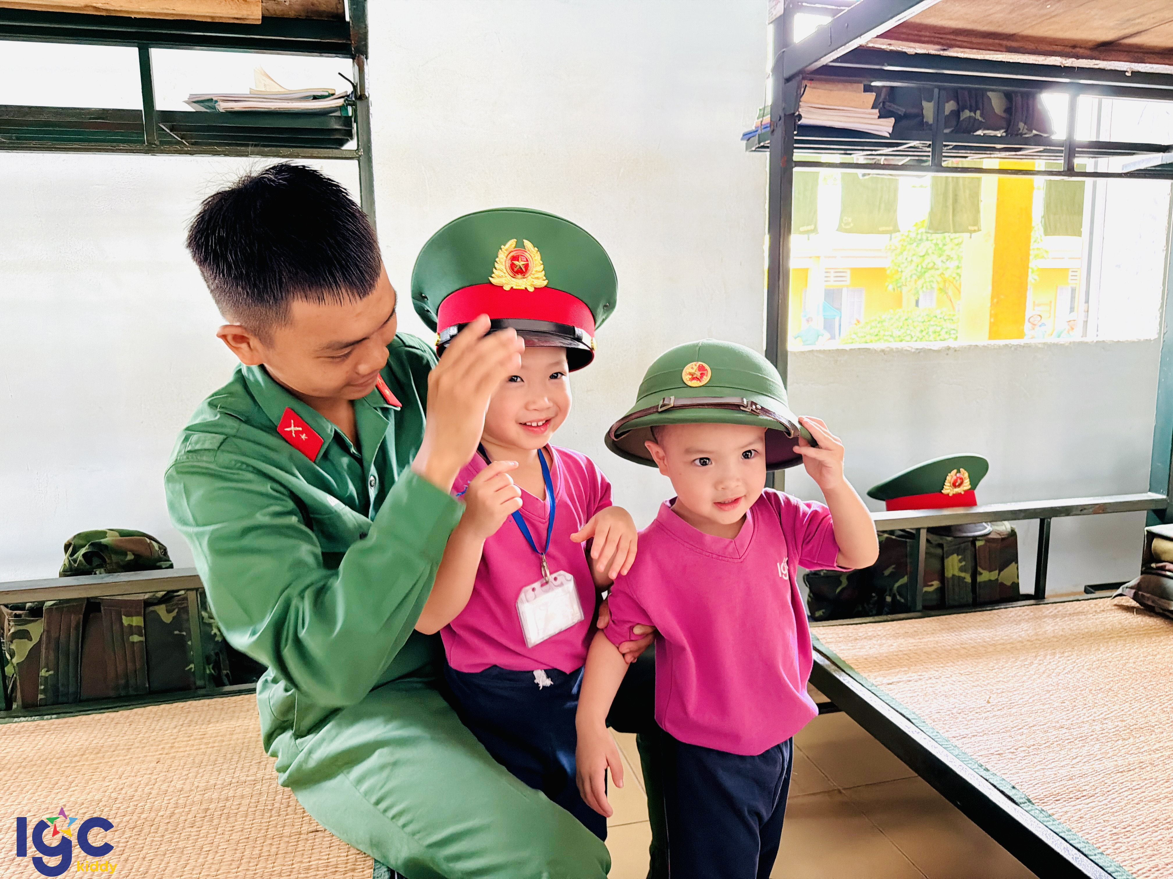 MỘT NGÀY LÀM CHIẾN SĨ TẠI DOANH TRẠI BỘ ĐỘI