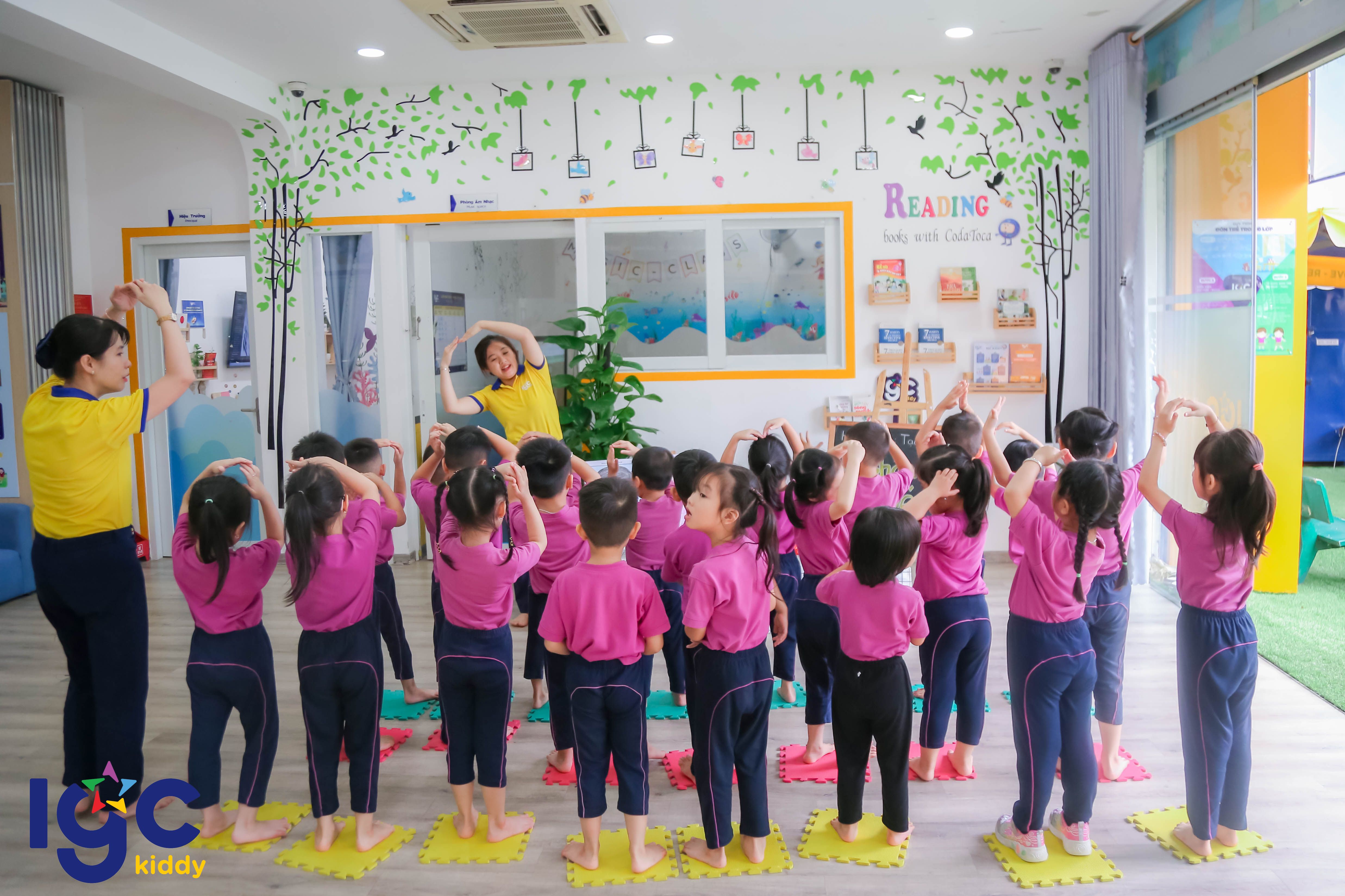 10. Giờ trả các bé về