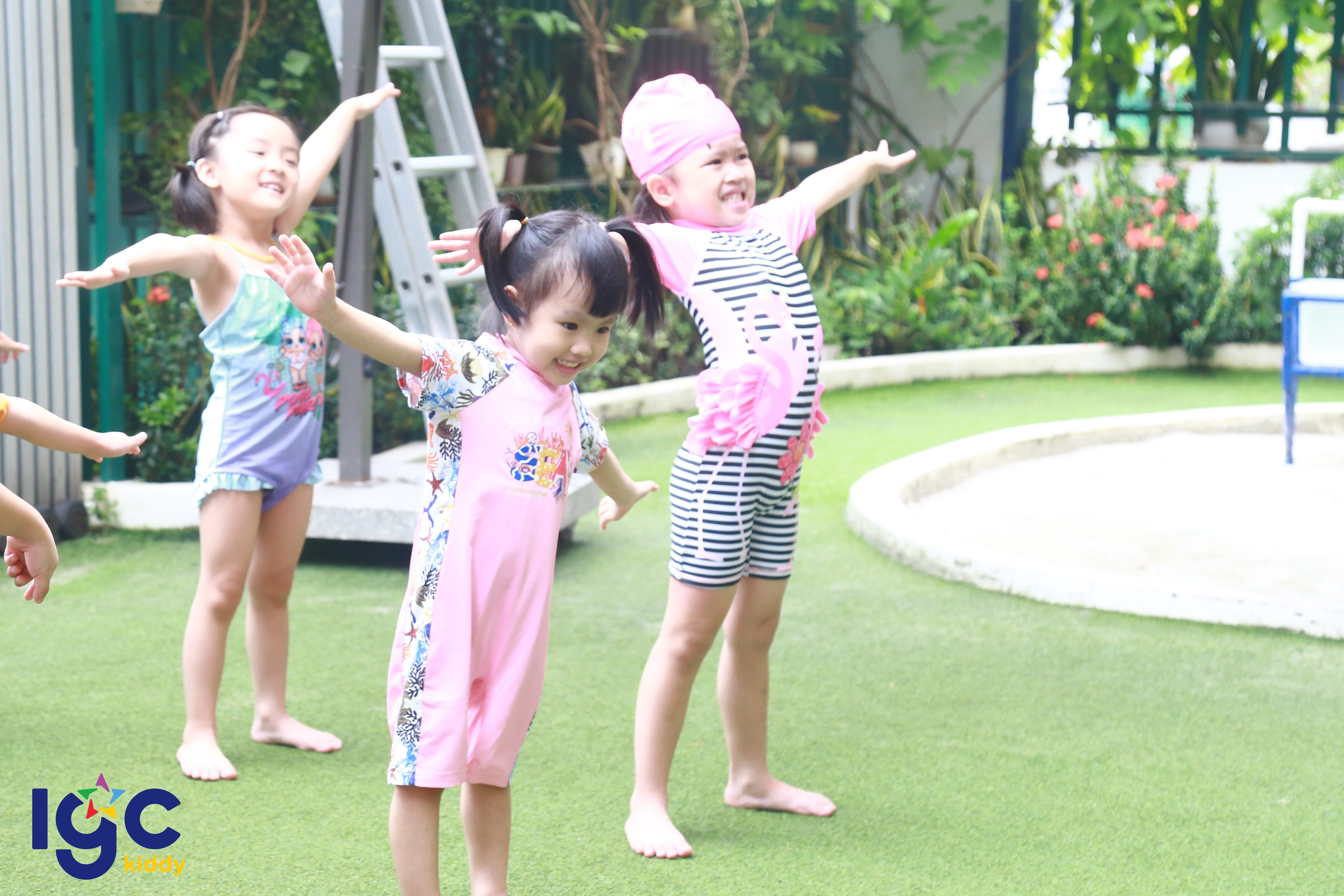 NHỮNG LỢI ÍCH KHI TRẺ HỌC BƠI