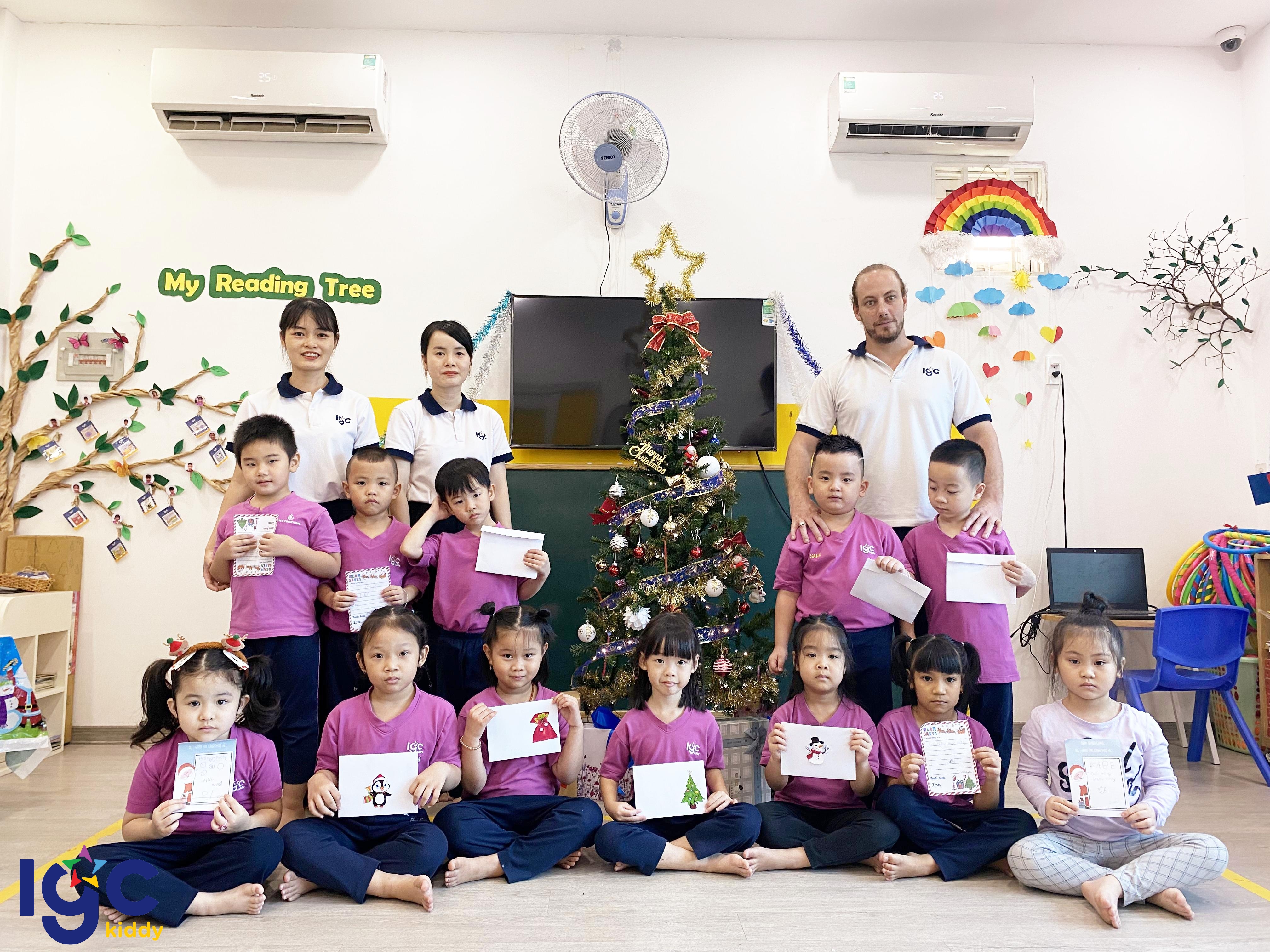 TRANG TRÍ CÂY THÔNG NOEL