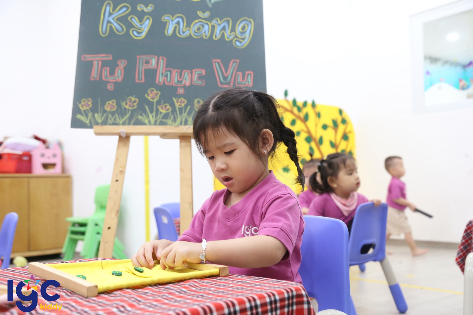 KỸ NĂNG TỰ PHỤC VỤ CỦA BÉ LỚP NEMO