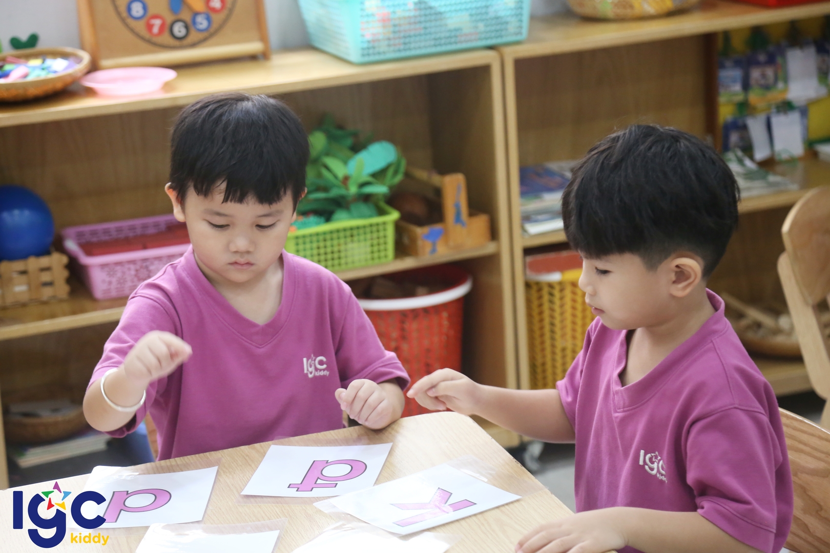 MÔI TRƯỜNG HỌC TẬP GIÚP BÉ LỚP WHALE  LÀM QUEN CHỮ CÁI