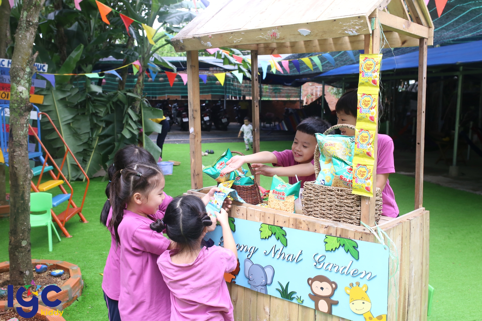 BÉ VUI CHƠI HÈ, THỎA SỨC TRẢI NGHIỆM